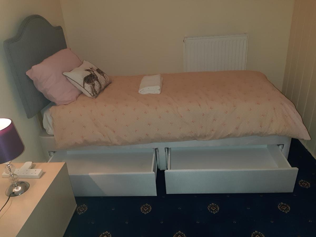 Phoenix Nights Guest House بارو في فرنيس المظهر الخارجي الصورة