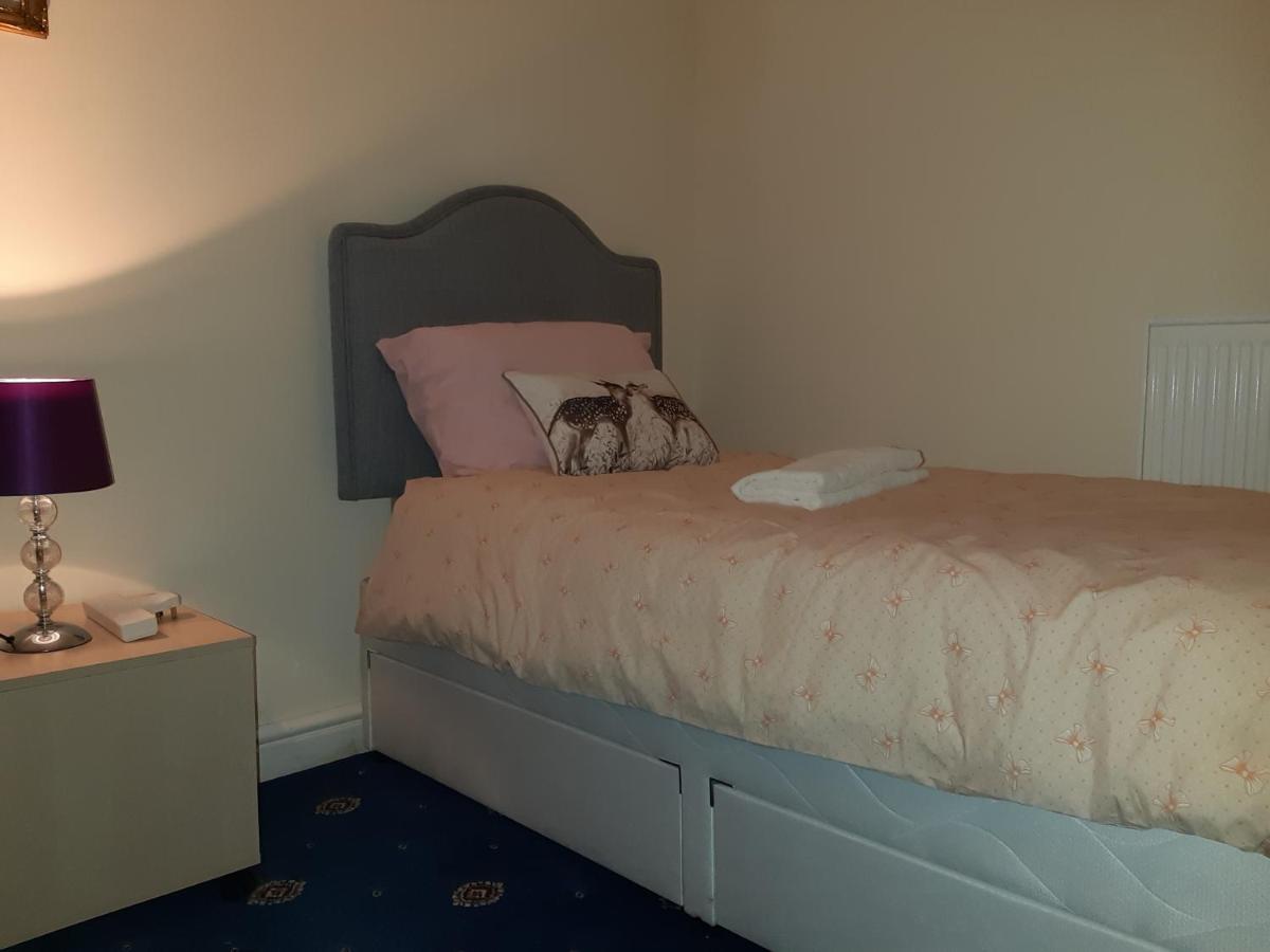 Phoenix Nights Guest House بارو في فرنيس المظهر الخارجي الصورة