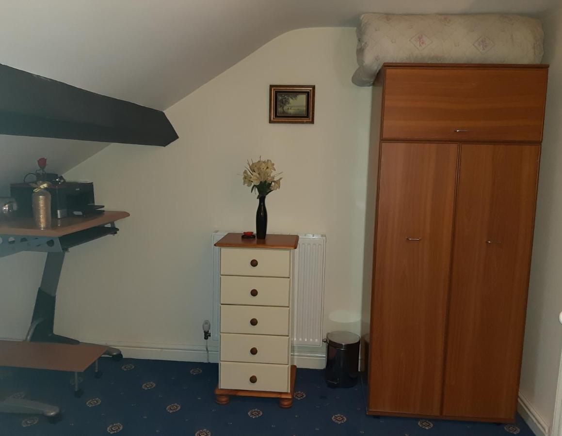 Phoenix Nights Guest House بارو في فرنيس المظهر الخارجي الصورة